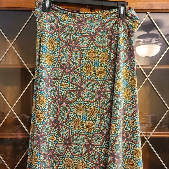 Lularoe Azure skirt - NWOT - size 2XL -  fun geometric print - Picture 1 of 5